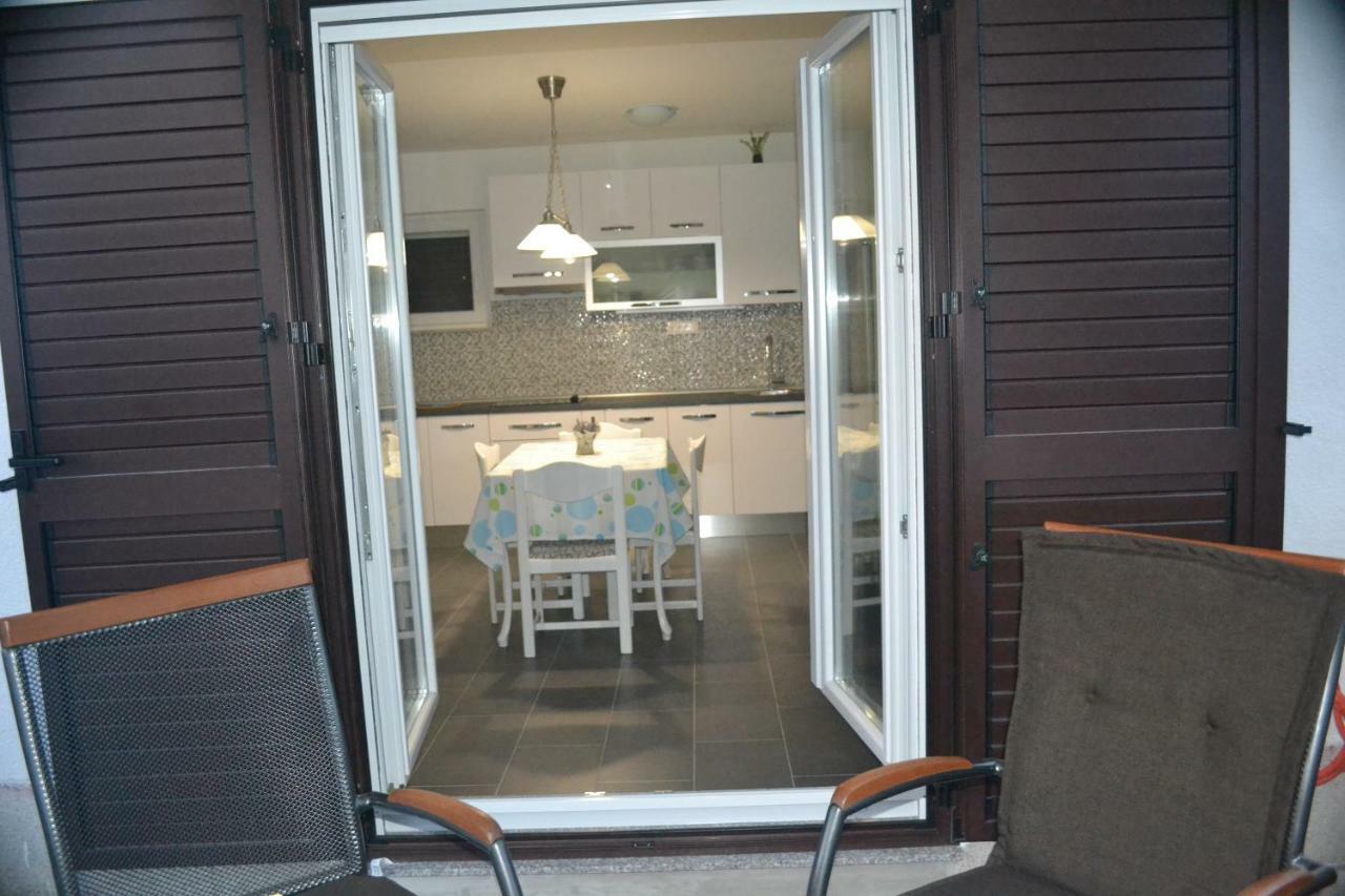 Apartman Bebe In Old Town- With Free Parking Sibenik Bagian luar foto